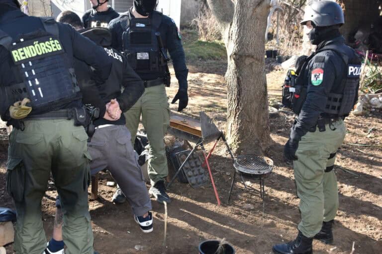 Drogdílernek nincs kegyelem, a „kommandósok” saját udvarán kényszerítették földre a hevesi kábítószer-kereskedőt