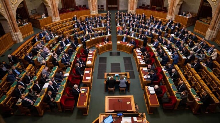 Megszavazták a törvényt, amellyel Magyar Péter szerint tőle akar megszabadulni a Fidesz