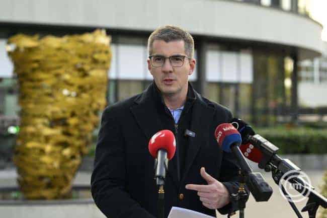 petíció indul, hogy „az árulók tűnjenek el a közéletből!”