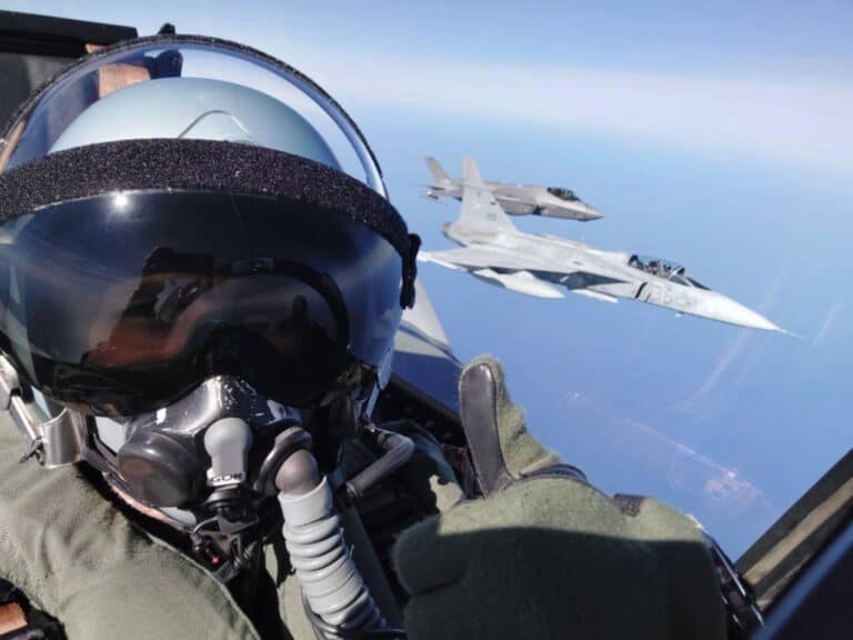 Honvédségi pilóták gyakorlata okozhat a megszokottnál nagyobb hanghatást