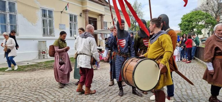 Elhalasztják a Múltidéző Zsigmond-napot Ferenc pápa temetése miatt Pásztón