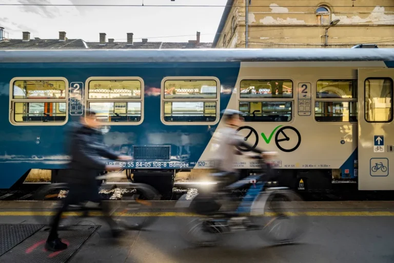 jogi és rendőri védelmet kérnek a vasutasok az utasok egyre durvább utastámadásai ellen