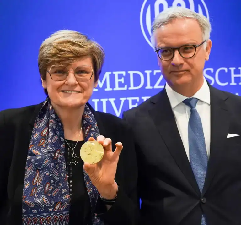 A fizikai és mentális egészség megőrzésének fontosságáról beszélt Karikó Katalin diákoknak Bécsben