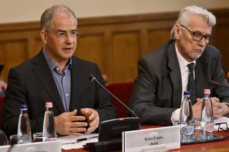 Kósa Lajos rendkívüli ülést hívott össze Ruszin-Szendi Romulusz ügyében
