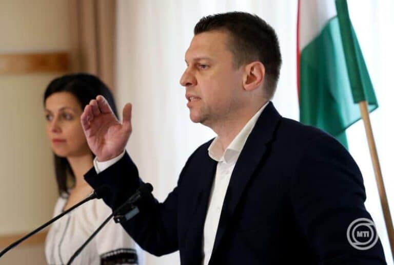 Menczer Tamás szerint Tarr Zoltán is Brüsszelt támogatja