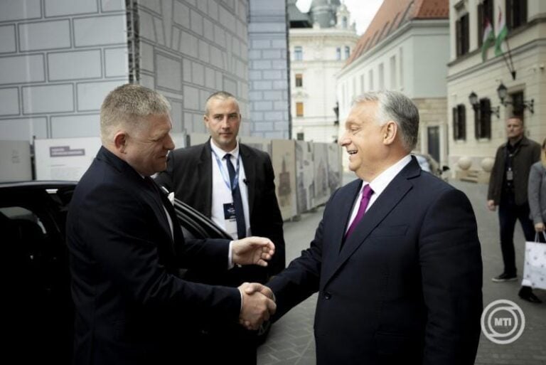 Orbán Viktor miniszterelnök Robert Ficóval tárgyalt