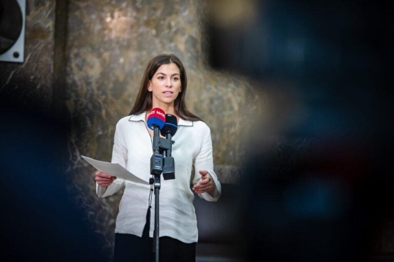 Szentkirályi Alexandra a Soros csapok elzárásáról posztolt a Facebookon