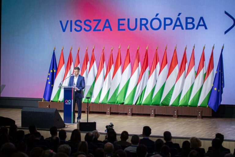 Elég a piszkos politikai alkukból, döntsön közvetlenül a nép!