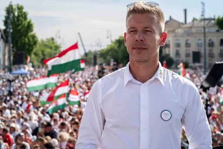 Magyar Péter az 52-34-es Tisza-előnyről: egyre határozottabb lépésekkel haladunk a rendszerváltás felé