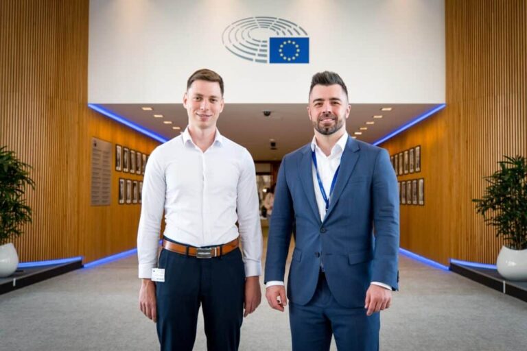 Kulja András és Dr. Kincse Csongor együtt az Európai Parlamentben – így képzelik el a jövő egészségügyét