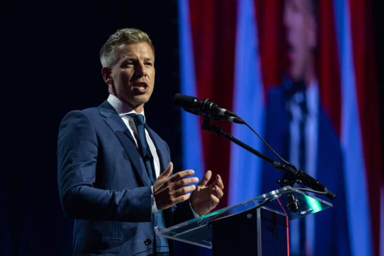 Magyar Péter: Egy politikus nem számoltathat el egy másik politikust