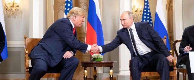 Trump: Putyin „csak embereket akar ölni” – kemény szavak az Air Force One fedélzetéről