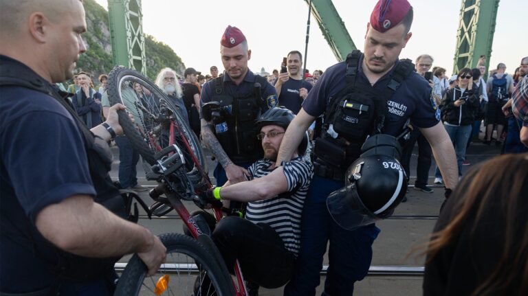 Vádemelési javaslattal zárult a nyomozás a Momentum hídfoglalása miatt