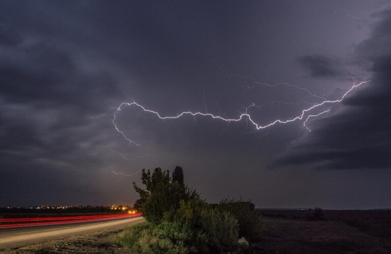 Jön az újabb hidegfront: zivatar, felhőszakadás, jégeső és lehűlés érkezik szerdára