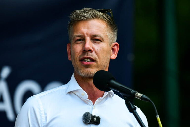 Magyar Péter: A Fidesz már méri, el kell-e távolítania a valaha volt legcsapnivalóbb, legpökhendibb egészségügyi vezetőt