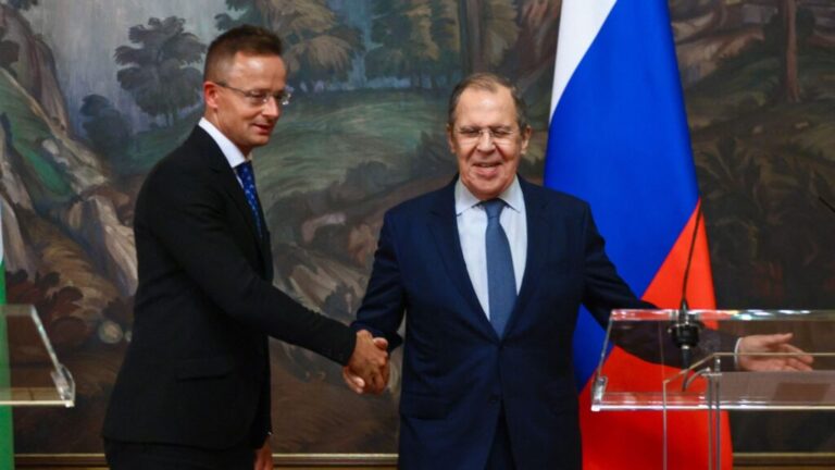 Telefonon egyeztetett Szijjártó Péter és Szergej Lavrov az alaszkai csúcsról