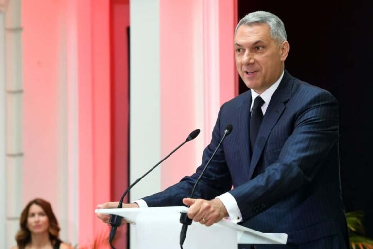 Lázár János a Harcosok Klubjában: Aki nem szereti, hogy baszogtatják a Facebookon, az ne legyen politikus