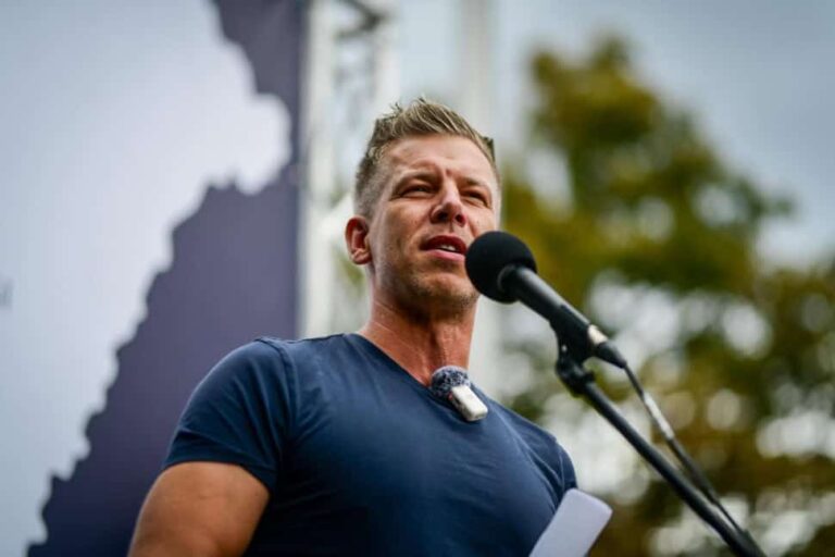 Magyar Péter: elítélt bűnöző tarthatott gyerekeknek foglalkozást a kormány felügyelete alatt