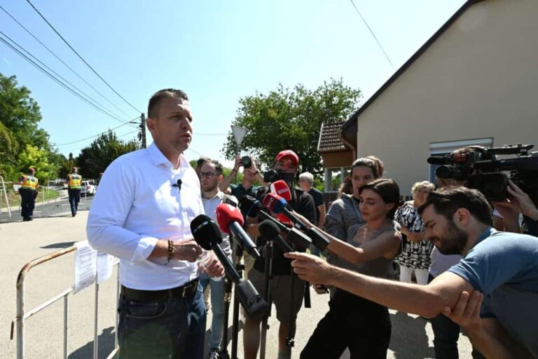 Menczer Tamás: Beszervezett tiktokerek, fiatal hölgyek, urak, mondják a vádakat, de fel lesznek jelentve mind, és majd megérkezik a tízmilliós bírság