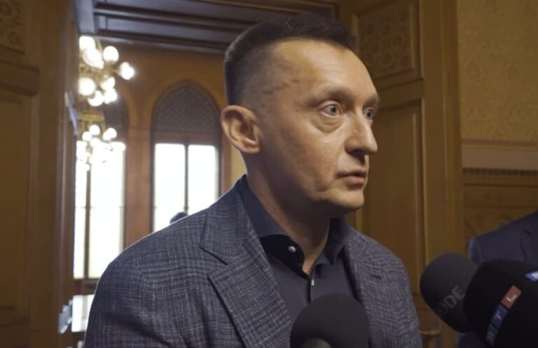 Átlátszó: zsarolt hackerekkel, volt AH-sokkal dolgozó, Rogánhoz köthető magán-titkosszolgálat kémkedhetett a Tiszánál