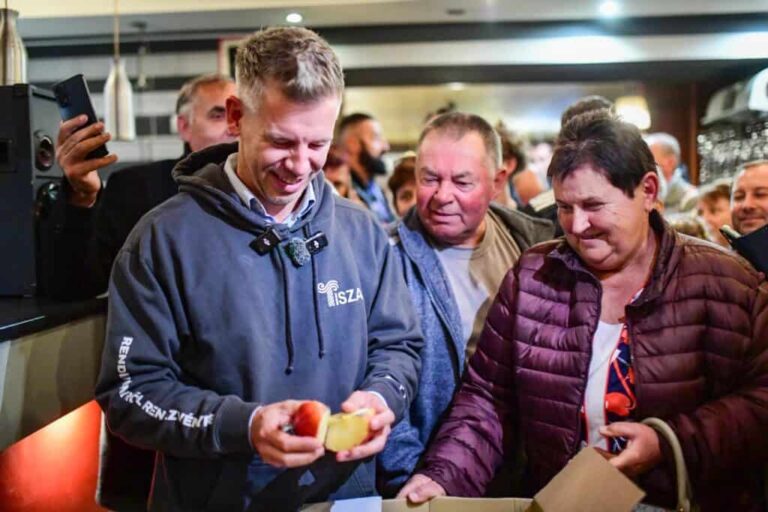 Magyar Péter Nyírbátorban: nincs jobb és bal, csak magyar – készül az október 23-i nemzeti menet