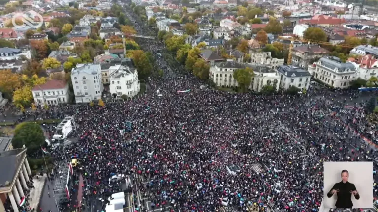 A NEMZET FELÉBREDT: Magyar Péter letarolta Orbán hazugságait – soha nem látott tömeg a Hősök terén!