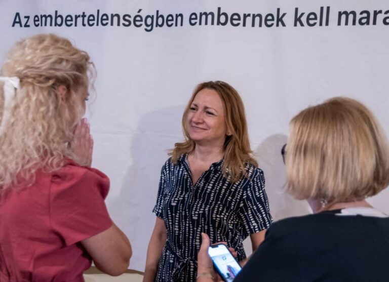 Bujdosó Andrea Anna a Tisza Párt politikusa.