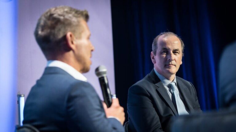 „Ez valójában nagyon rossz irány” – Hegedűs Zsolt reagált arra, hogy Pintér Sándor büntetné a renitens betegeket