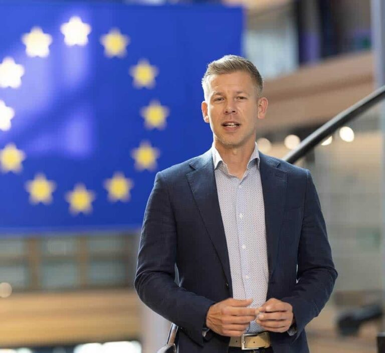 Magyar Péter ultimátumot adott: azonnali lemondást követel az államfőtől, Orbán Viktornak is üzent