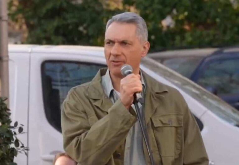 „Mocskos rohadék, miattatok Ausztriában nőtt fel a babánk” – Lázár Jánost durva bekiabálás fogadta Balatonbogláron